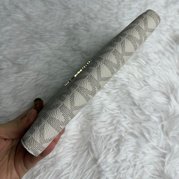 Michael Kors Jet Set Signature Wallet - Picture 4 of 9